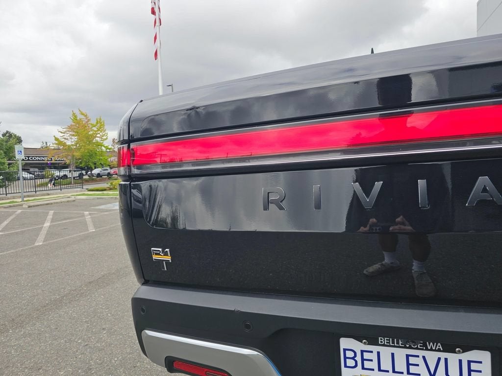 2023 RIVIAN R1T Base