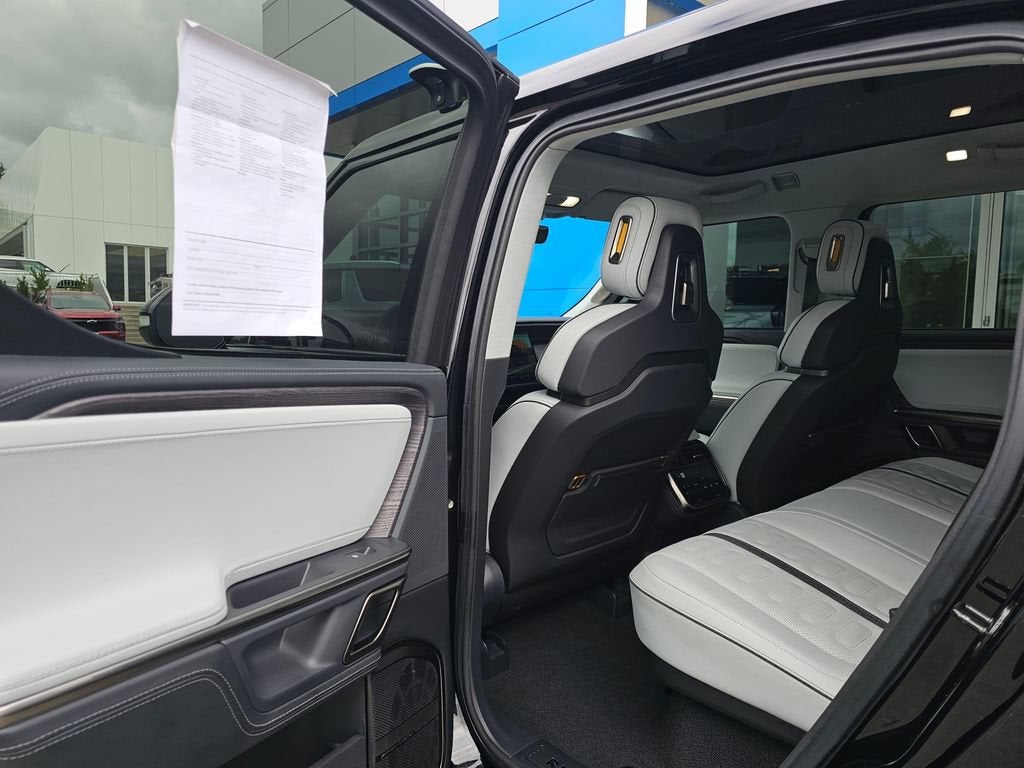 2023 RIVIAN R1T Base