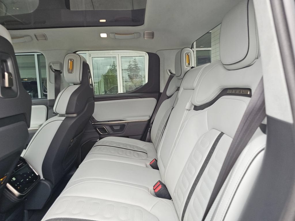 2023 RIVIAN R1T Base