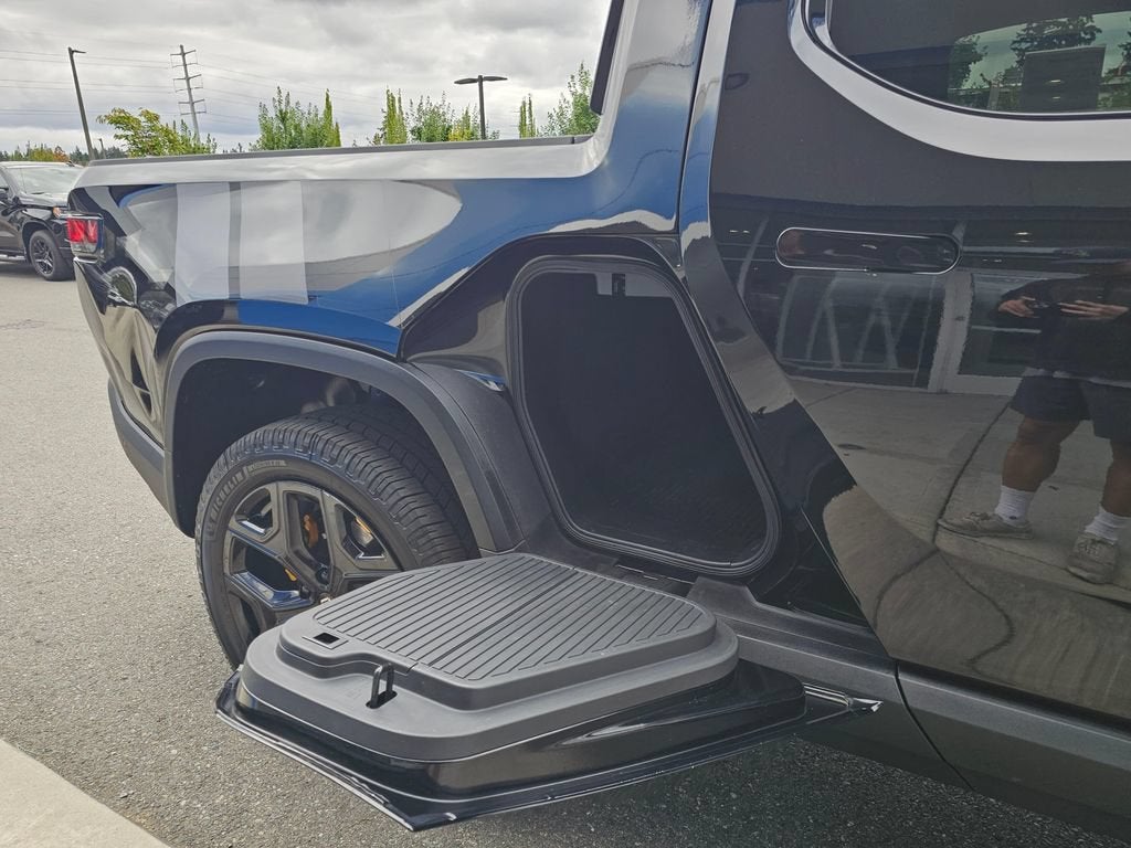 2023 RIVIAN R1T Base