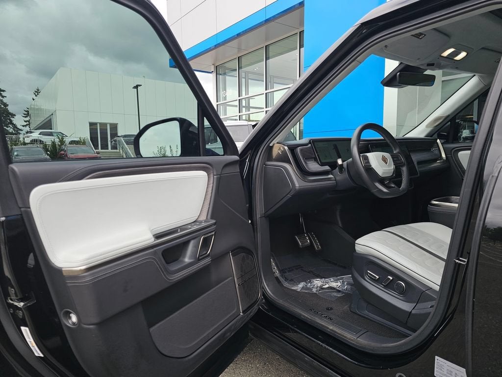 2023 RIVIAN R1T Base