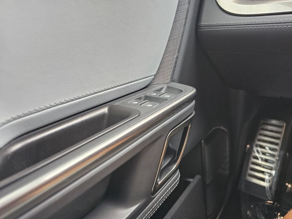 2023 RIVIAN R1T Base