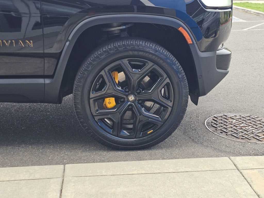 2023 RIVIAN R1T Base