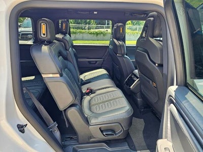 2025 RIVIAN R1S Adventure