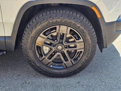 2025 RIVIAN R1S Adventure