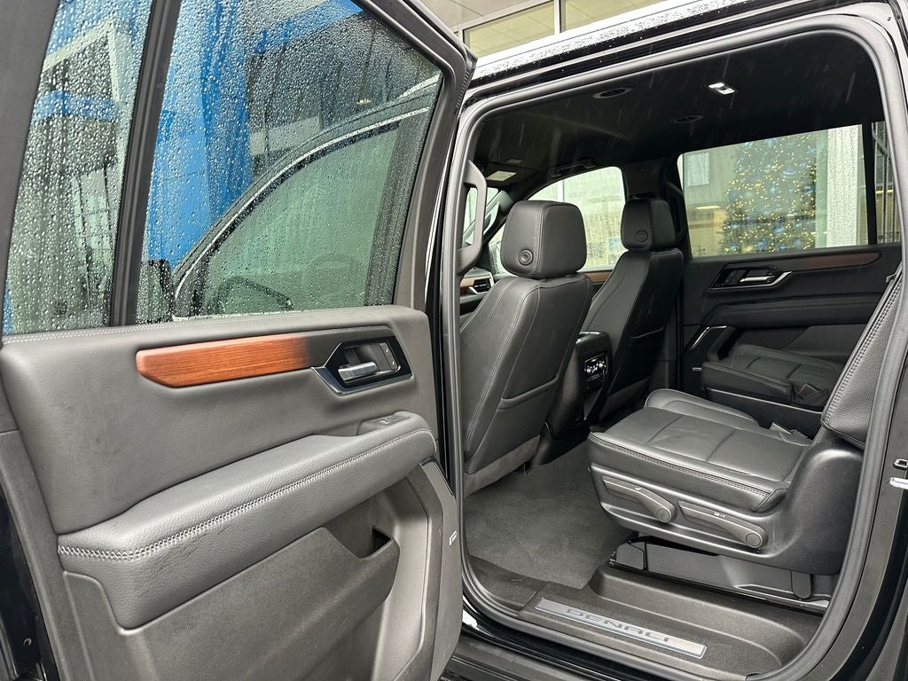 2025 GMC Yukon XL Denali Black / Black