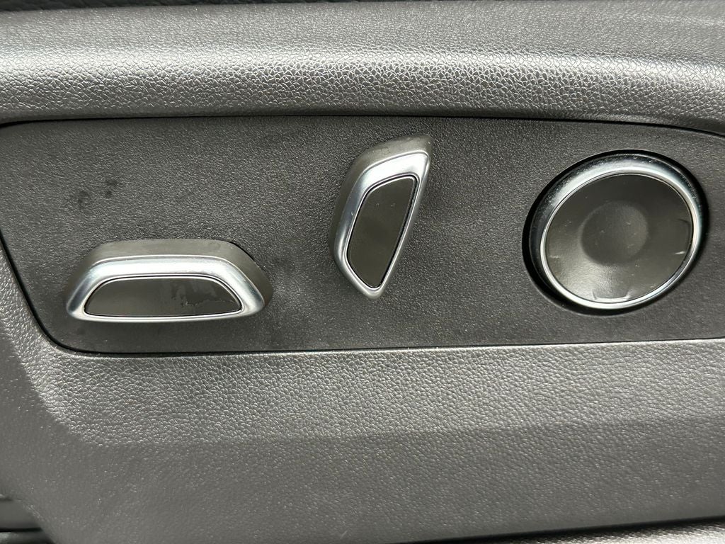 2025 GMC Yukon XL Denali Black / Black