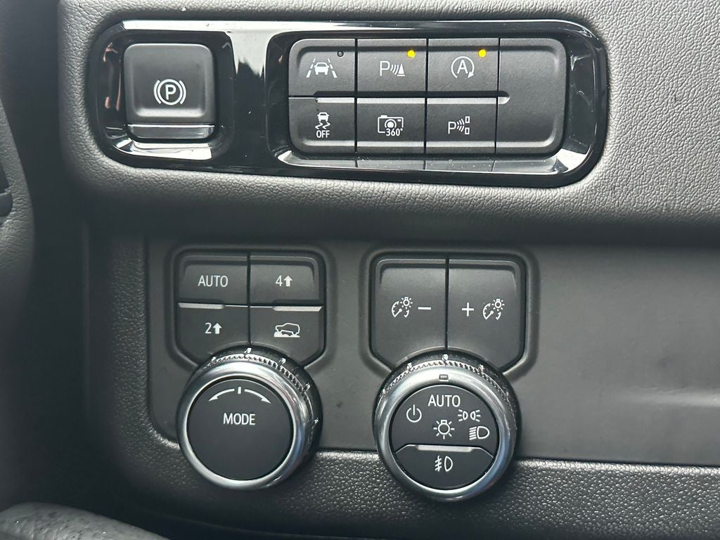 2025 GMC Yukon XL Denali Black / Black