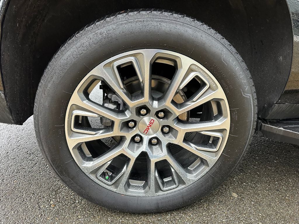 2025 GMC Yukon XL Denali Black / Black